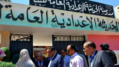 محافظ البحيرة يتفقد امتحانات الشهادة الإعدادية بدمنهور