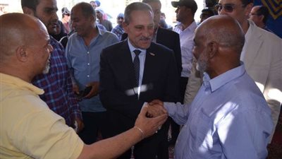 محافظ الإسماعيلية يتفقد خيام الخير الرمضانية