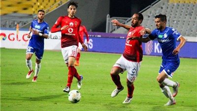 بث مباشر.. الأهلي الباحث عن الانفراد بالصدارة في مواجهة سموحة العنيد