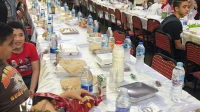 «رمضان بيحب اللمة».. شباب حسن رضوان ينظموا إفطار جماعي بطنطا
