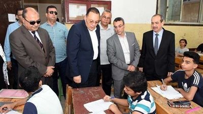 محافظ الشرقية يتفقد لجان امتحانات الشهادة الإعدادية بمدينة الزقازيق