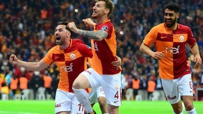 جالطة سراي يلدغ تشايكور ويعزز صدارته للدوري التركي