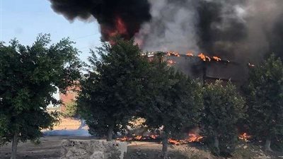 السيطرة على حريق بطريق 