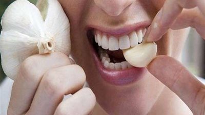 الثوم..علاج فعال لتساقط الشعر وطرد الحشرات فى فصل الصيف