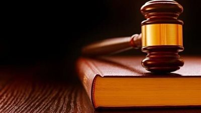 أشهرها الضحك والمصباح.. تعرف على أغرب القوانين حول العالم