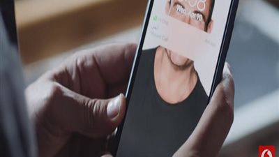 استشاري يوضح التحليل النفسي لوضع الصورة الشخصية كخلفية للهواتف