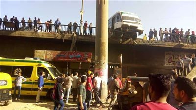 وفاة مُسن وإصابة 3 آخرين في حادث تصادم أتوبيس بسور الطريق الدائري بالمرج