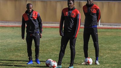 أجاي يغادر مران الأهلي للإصابة