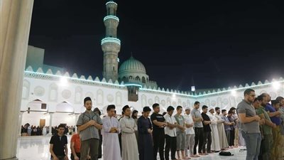 فى عاشر أيام رمضان.. توافد المصلين لأداء صلاة الترويح بالجامع الأزهر