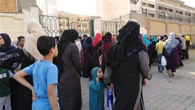 أمانة غرب مدينة نصر بمستقبل وطن توزع مساعدات مالية على الأسر الفقيرة