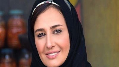شاهد.. حلا شيحة تتغزل في عادل إمام داخل كواليس 