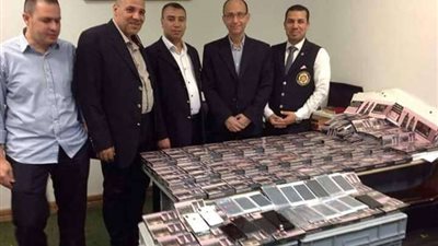 جمارك الإسكندرية تحبط محاولة تهريب مستحضرات تجميل وأجهزة محمولة