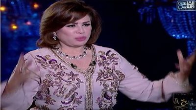 إلهام شاهين تدخل بنوبة بكاء بـ