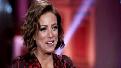 شاهد.. ريم البارودي بإطلالة جديدة بالشعر الأسود القصير