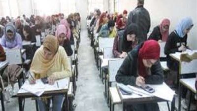 طلاب أولى ثانوي يستعينون بـالـ 