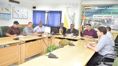 محافظ أسيوط يتابع انتظام سير امتحانات الصف الأول الثانوي