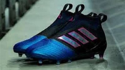 شركة عالمية تتبرع بأحذية كرة القدم لأطفال اللاجئين السوريين بالأردن