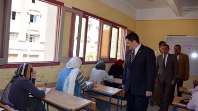محافظ القليوبية يتفقد سير امتحانات الدبلومات الفنية