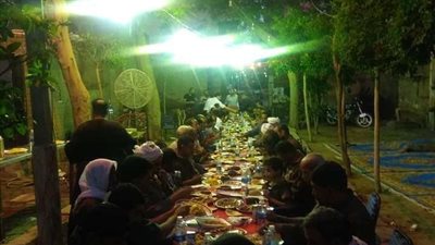 شباب الخانكة ينظمون إفطاراً جماعياً لعمال النظافة