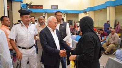 محافظ بورسعيد يشيد بمنظومة المرور الناجحة