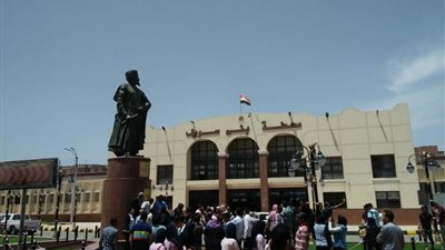 بالصور.. ميدان المحطة ببني سويف لوحة فنية زينها تمثال 