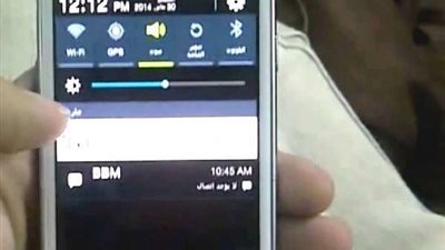 احذر.. رفع إضاءة الهاتف المحمول قد يعرضك للعمى