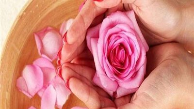 أبرزها تهدئة الأعصاب.. 7 فوائد مذهلة لماء الزهر