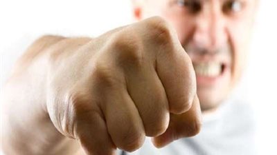 كويتي يضرب مصريين في مصلحة حكومية