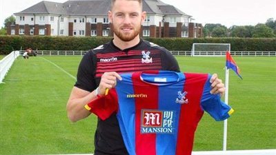 كريستال بالاس يمدد عقد مهاجمه ويكهام حتى عام 2021