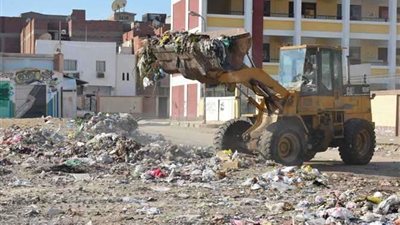 حملات لمتابعة حالة النظافة بأحياء وشوارع مركز أبو قرقاص بالمنيا