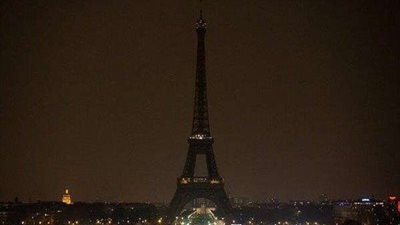 غلق برج إيفل جراء محاولة شخص تسلقه