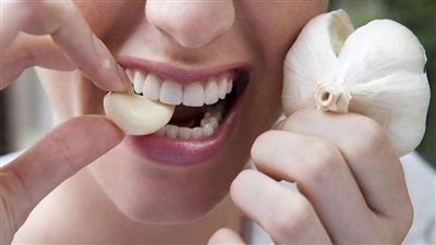 برغم فوائده الصحية.. الثوم ممنوع على هؤلاء الأشخاص