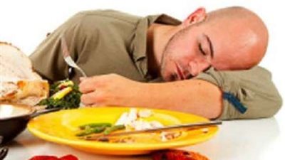 أبرزها الجلطات.. تعرف على مخاطر النوم بعد الأكل