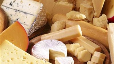 تموين الجيزة تنقذ المواطنين من 5 طن جبنة فاسدة في الطالبية