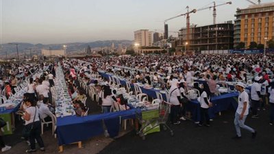 شاهد.. الأردن تنظم أكبر مائدة إفطار بمناسبة ذكرى وفاة 