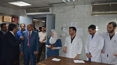 رئيس جامعة الأزهر يطمئن على سير الخدمات الطبية بمستشفى الحسين الجامعي
