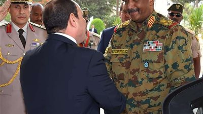 برلمانى يكشف سبب زيارة رئيس المجلس العسكرى الانتقالى السودانى لمصر