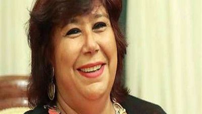 وزيرة الثقافة تطمئن على الحالة الصحية للفنانة رجاء الجداوي
