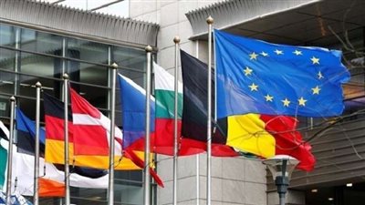 الناخبون يتوافدون للتصويت لاختيار ممثليهم في البرلمان الأوروبي
