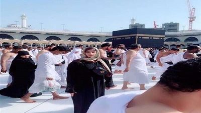 مروة نصر ترتدي ملابس الإحرام في السعودية 