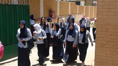 نجاح طلاب أولى ثانوي في أداء امتحان الرياضيات على التابلت