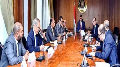وزارتي الصناعة والمالية تبحثان مع المجالس التصديرية تسويات المصدرين