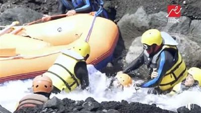 رامز جلال ينقذ طارق الشناوي من موت محقق بعد سقوطه في الشلال