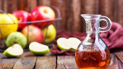 من بينها الرشاقة وضبط السكر.. فوائد لاتعرفها عن تناول خل التفاح