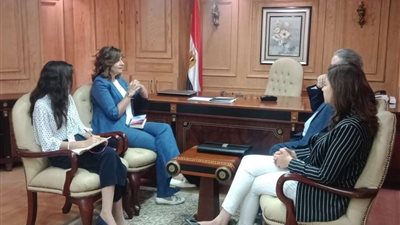 وزيرة الهجرة تستقبل عميد كلية الإعلام بالجامعة الأمريكية لبحث سبل التعاون