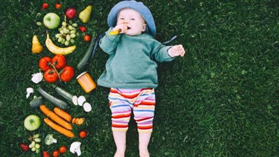 أطعمة يحتاجها الطفل بعد 6 أشهر من ولادته