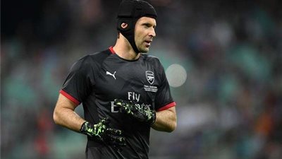 بيتر تشيك يحقق رقم قياسي في الدوري الأوروبي