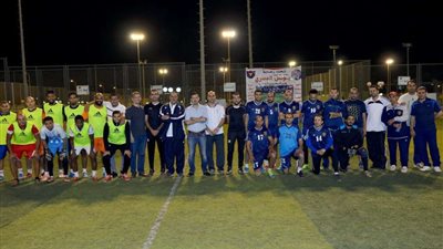 بحضور نجوم الكرة.. وزير الطيران يتفقد 