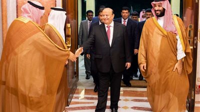 وصول الرئيس اليمني إلى جدة لحضور القمتين العربية والإسلامية