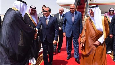 الرئاسة تنشر صور وصول الرئيس إلى السعودية